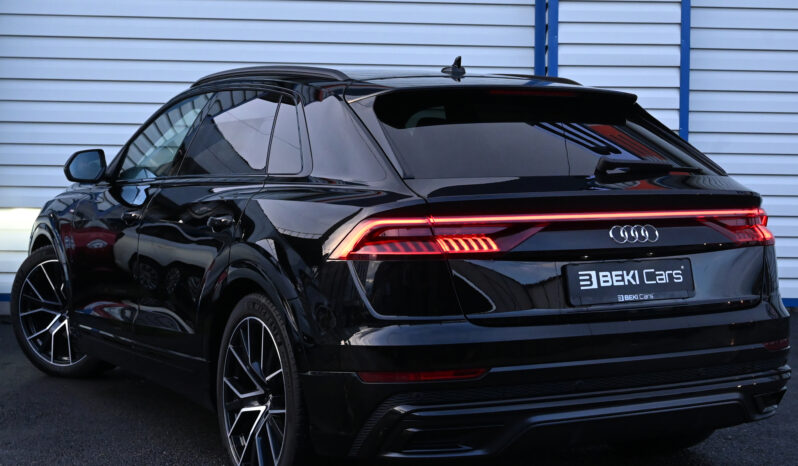 
								Audi Q8 S Line full									